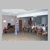 080-2295 15. Treffen vom 1.-3. September 2000 in Loehne - Heinrich bei seinem Vortrag.JPG